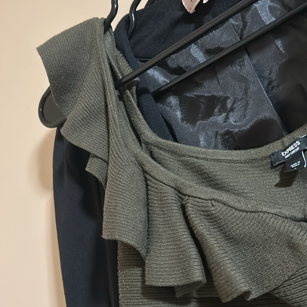 Express Olive Green Ruffle Top - Picture 3 of 4